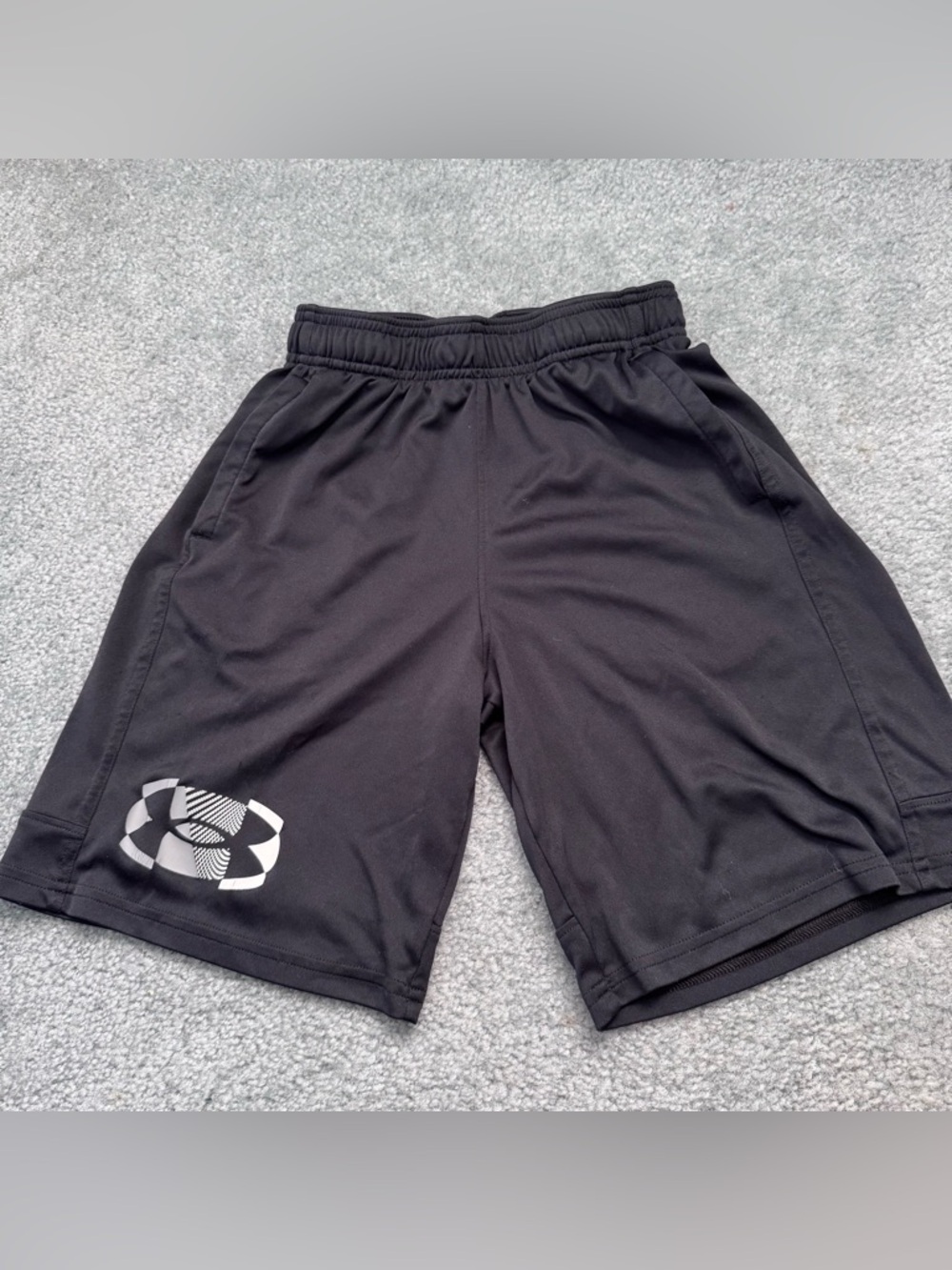 Boys Black Under Armour shorts size Medium